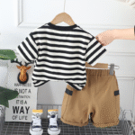 ⁦طقم ولادي قطعتين شورت و تيشيرت مخطط بكم قصير⁩ - الصورة ⁦6⁩