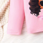 ⁦طقم بناتي قطعتين - بنطال جينز و تيشيرت برسمة فتاة⁩ - الصورة ⁦4⁩