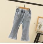 ⁦طقم بناتي قطعتين قميص مكشك و بنطال جينز⁩ - الصورة ⁦4⁩