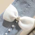 ⁦طقم بناتي قطعتين قميص مكشك و بنطال جينز⁩ - الصورة ⁦6⁩