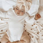 ⁦طقم بناتي 3 قطع باكمام طويلة و ربطة رئس⁩ - الصورة ⁦3⁩